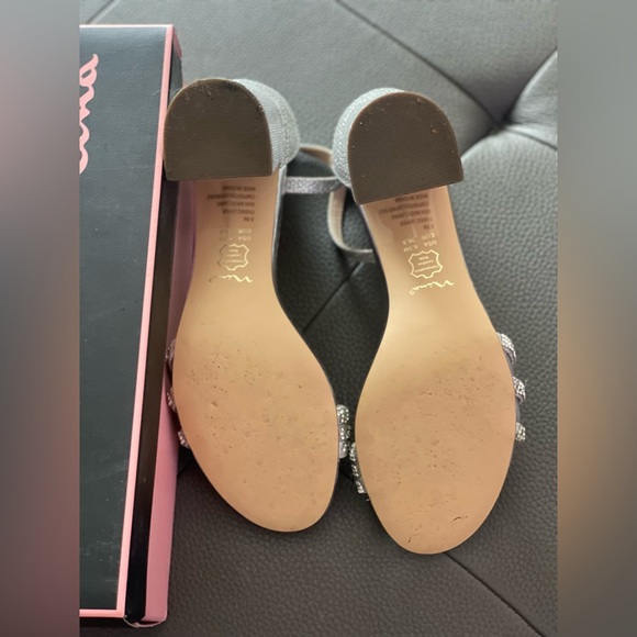 Nina size 6.5 Silver Heels - Picture 4 of 4